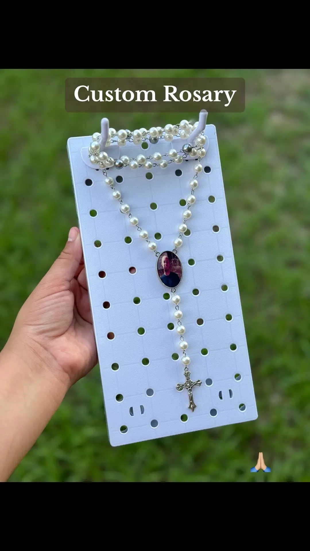 Out of all the things i make , the ones for your special angels in heaven are my favorite 🙏🏼❤️ #customorder #rosary #angelwings #memory #orderpacking 