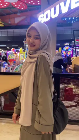 Tampil nutup gak bakalan ngurangin cantik kamu kok😉✨ @Jamise Syari 