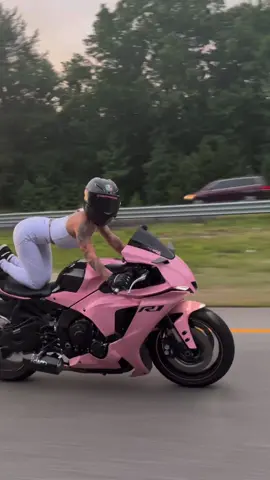 watch me go go go #r1 #pinkbike #yamahar1 #bikergirl #motorcycle 