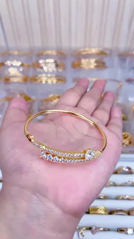 Hallo teman-teman🤗 gelang elegant seperti ini cocok banget untuk remaja kekinian🥰 yuk miliki sekarang dan join live nya🤗🥰#gelang #gelangbangle #gelangcantik #gelangbanglekekinian #gelangbangkok #gelangbangkokcantik #gelangbangkokbunga #gelangbangkokpermata #gelangbanglelapismas #gelangbanglewanita #foryoupageofficiall #foryourpage #fypシ゚viral #gelangviral #gelangfyppppppppppppppppppppppp #gelangwanitacantik #gelangkekinianterbaru #gelangcantikfyp #gelangkekinianpremium 