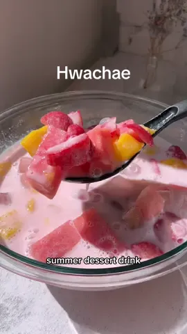 Perfect for a summer day 🧊💦 You could make it into an adult version by adding some strawberry or yogurt soju ❤️ #hwachae #easydesserts #drinkrecipes #summerdrinks #creatorsearchinsights