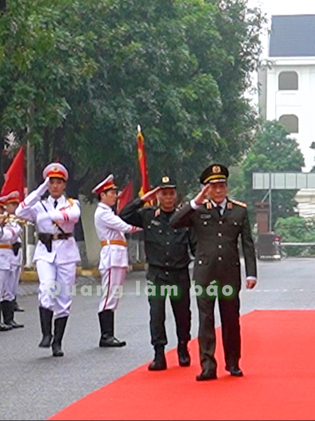 Phong thái cực đỉnh của Bộ trưởng Bộ Công an Lương Tam Quang khi duyệt đội danh dự. #bocongan #botruongbocongan #luongtamquang #thuongtuongluongtamquang #tolam #tolong  #congan #canhsat #xuhuong 