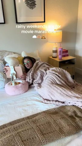 “ tag a friend who loves to spend hours in bed! This fuzzy phone holder is a game-changer! Perfect for Netflix marathons and late-night scrolling. Let me show you why! “DM US FOR LINK”📱✨🛌💖#fuzzyphoneholder #lazygirlhacks #bedroomessentials