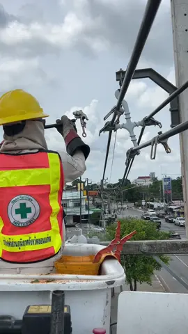 มีหันหน้ามาบอกด้วยว่าพร้อมยัง555 ทำงานกันเป็นทีมจริงๆ🤣 #ช่างไฟฟ้า #ไฟฟ้าแรงสูง #สตอรี่ช่างไฟ #lineman #electrician #highvoltage 