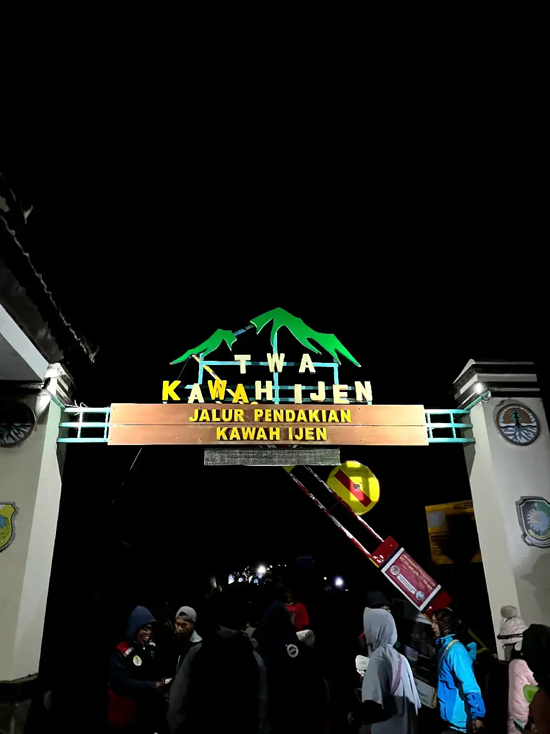 akhirnya bisa pake sound ini trip densel-banyuwangi🚗 #kawahijen #healing #foryou #fyp #wisatabanyuwangi #kawahijenbanyuwangi #explorebanyuwangi 
