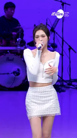 Its live Chiquita - fancam 💙❤ #Chiquita #babymonster #yg #kpop #kpopfyp  #kpopstan #fyp #kpop  #foryou #fypシ 