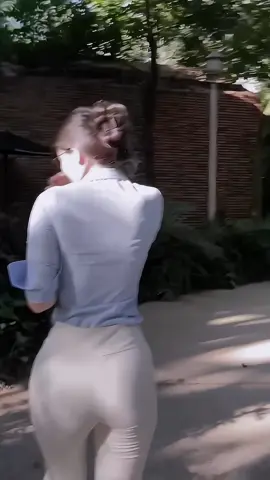 Cô gái thích mặc đơn giản☺️  @𝐇𝐮𝐲ề𝐧 𝐤𝐢𝐦𝐨𝐜𝐡𝐢🤭 (bà chị ế của tui) #khanh_linh2k3 #nhachaymoingay #fyb #xuhuong #viral #dethuongmuonxiu 