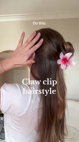 Upgrade your claw clip hairstyle now! 🖤🙌🏼 follow for more hair tips #clawclip #clawcliphairstyles #flowerclip #easyhairstyles #hairhowto 