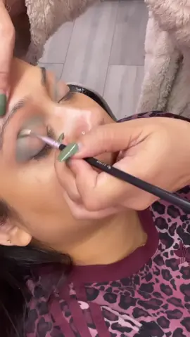 GLITTERY EYEMAKEUP Partymakeup#reelitfeelit #tiktoker #tiktokreels #coventrysalon #tiktokviral #reelsvideo #virelsong #virelaudio #hairandmakeupartist #coventryhairandmakeupartist #coventrymakeupartist #lovemakeup❤️ #beautifuleyes #lasheshairandbeautysalon 