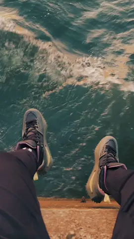 自分で手作りしたクリアバッグにポラロイドカメラ入れて海へ遊びに行きました。 #citylife #videography #cinematic 