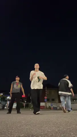 Scegli l’avatar😂 dc: US @Federico Ravazzi @eubien #fyp #trio #perte #dance #cap 