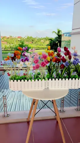 Trang trí ban công sân vườn ghì không thể thiếu em nó ạ . Chill Chill nha! #Tutyflower #chauhangraohoa