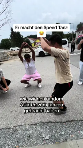 wir bringen ihm den Speed tanz bei und er nennt uns schwul wecen rosa hosen 😭 #CapCut #rosa #hose #funnyvideos #asiate #lustigemomemte #reallife #funnytiktoks #tschechei #österreich #viral #like #speedtanz #speed 