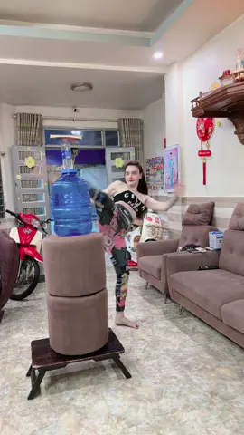 Tặng 1 chiếc clip cho người bạn Già muốn đá tầm cao hơn 💕#xuhướng #lênxuhướng #tiktokgiaitri #tiktokvietnam #trangkhongtivet #hanhphucgiadinh #happy #phaiphai 