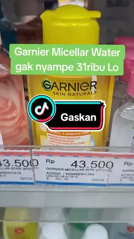 Garnier Micellat Water membersikan muka dari Makeup dan debu  Gak nyampe 31 ribu loooo #vitaminc #cleansingwater #hapusmakeup #micellarwater #garniermicellarrewind #garnier 