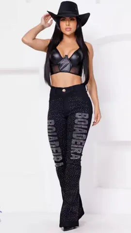 Hey boiadeira💃, chegou a temporada de arraía e essa nossa Calça Flare Country é perfeita para quem ama um toque boiadeira e dar aquele charme no look 😉 Acesse o nosso site no link da bio ou acesse: www.estiloessencial26.com Valor | Calça : 149,90