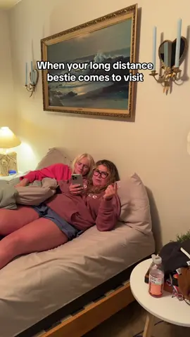 Hubby takes the couch when she comes to visit. I don’t make the rules😂 #fyp #bestfriend #BestFriends #funny #longdistantbestie #longdistancerelationship #bestfriendscheck #bestfriendgoals 