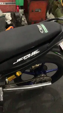 mekaniknya lagi nyeting bolo🤩#NusantaraJayaMotor#fypシ#foryou#mxking150#mxkingsolostyle 