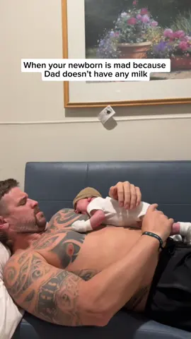🍼When baby Willow just wanted some milk not knowing Daddy doesn’t have that • • • • • #girldad #nobreastmilkhere #hangry #butwhy #roar #fyp #breatfeeding 