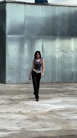 Calkwalk လာလျှောက်ပြတာ🫶🏻 #catwalk #model #fyp #fypシ゚viral #foryou #missgrandsittwe2024 #thethtarshwesin #catwalk 