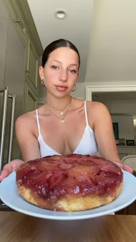 strawberry upside down cake #strawberry #upsidedowncake #baking 