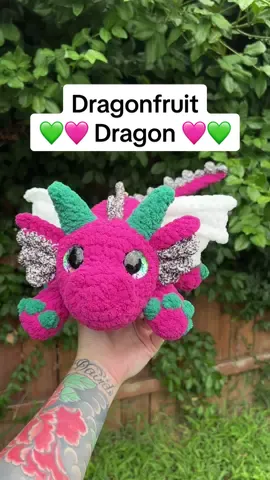 Have you ever seen a dragonfruit dragon?! 💚🩷  #dragons #crochet #amigurumi #foryoupage 