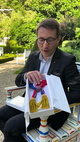 Petit unboxing républicain 🇫🇷 #victoire #nfp #nouveaufrontpopulaire #onagagne #antoineleaument 