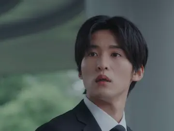 he thought he heard his ex calling his name but it’s actually their daughter (he doesn’t know he’s the father in this scene) 🥲 #uminohajimari #海のはじまり #meguroren #renmeguro #目黒蓮 #jdrama #jdramaedit #ドラマ #snowman #めめ #おすすめ 