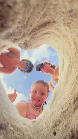 BEACH VLOG! @Chomps #chompspartner #fyp #foryou #foryourpage #fypシ゚viral #foryoupageofficiall #xybca #popular #fypツ #viral #vacation #girldad #husbands 
