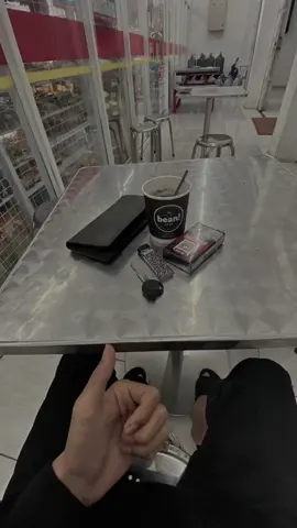 Sendiri tenang tapi tidak dengan pikiran #fyp #fypシ゚viral #viralvideo #ngopi #alfamart #tiktoknews 
