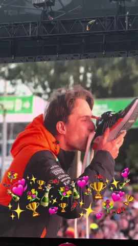 the @McLaren boys doing shoeys… yes please 🙏🏻🧡🍾 #mclaren #mclarenf1 #mclarenf1fans #lando #landonorris #ln4 #oscarpiastri #oscarpiastriedit #op81 #silverstone #silverstonegp #britishgp #f1 #formula1 #mclarenedit #fyp #foryoupage #foryou @Lando Norris @LN⁴ @Oscar Piastri 