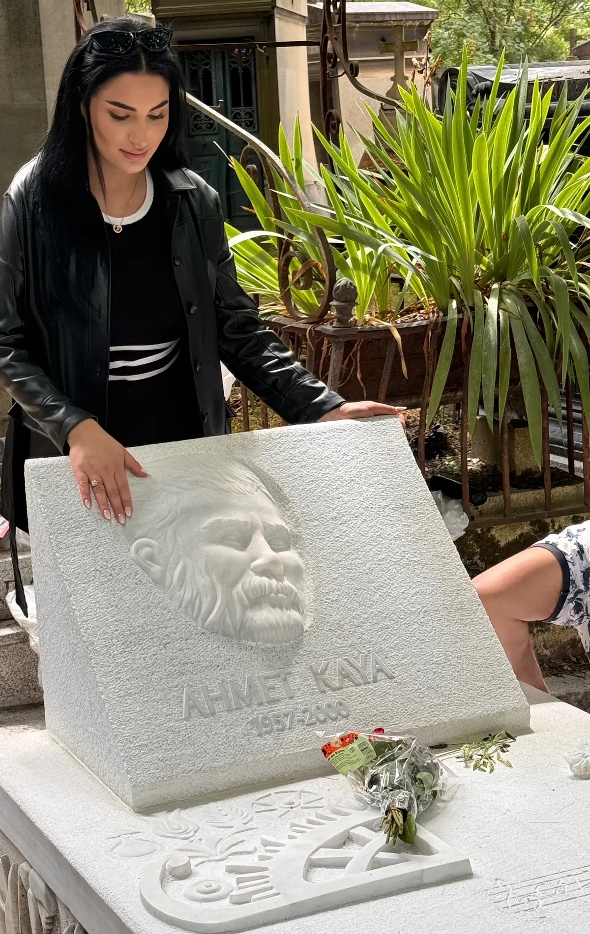Ahmet Kaya 🕊️  #ahmetkaya#ahmetkayamezari#ziyaret#yenileniyor#ahmetkayasevenler#paris#france#frankreich🇫🇷#mezaryenileniyor#ahmetkayamezaryeni#frankreichfy#fypage#4u#hoscakalikigozum#eifeltower#eifel#ahmetkayaölümsüzdür#4you#foryo#onedaytrip#ahmetkayaşarkıları