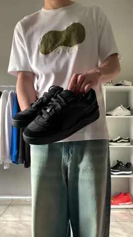 acho que vocês já sabem que eu curto bastante puma, e esse puma 180 black é meu novo xodó  vocês veem bastante eu aqui com o slipstream, então pensei em trazer o 180 para coleção. agora tenho um tenis todo preto para agregar nos outfits🔥🤌🏼 #outfitideias #grwm #puma180 #streetwear 