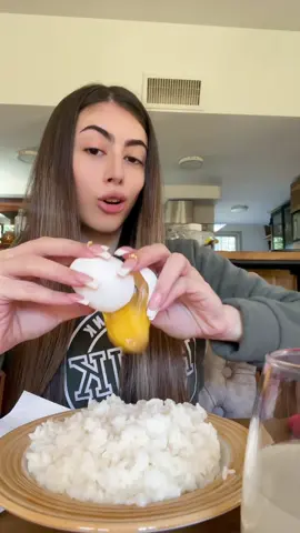 Arroz con huevo crudo 😋, el que no probo no opina #fyp #parati #tiktok #viral #huevo #huevos #crudo #comida #comer #comiendo #arroz #arrozconhuevo #asmr #delicioso #delicious #hate #polemica #comentarios #opinion #haters #salmonella #CapCut   