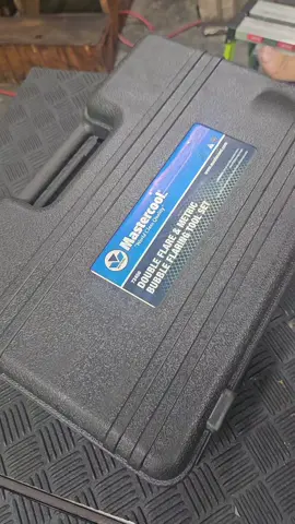 Just a short tutorial on how to flare some brake lines. #mechanic #technician #repair #auto #automechanic #autotechnician #cars #brakes 2461