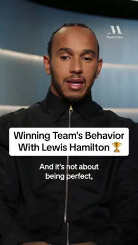 Safe to say he fistbumped his whole team 😎 🏆 #lewishamilton #f1 #f1tiktok 