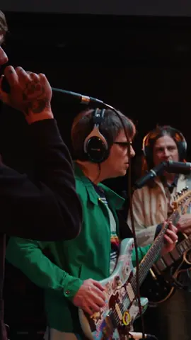 A little sing along to Surf Wax America with Barry from Joyce Manor 🏄‍♂️