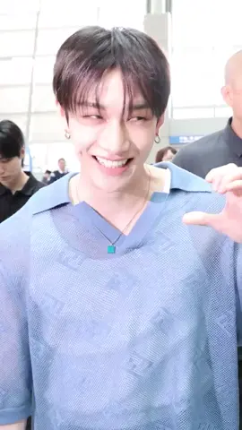 From a heart to an eye smile, it's perfect. #스트레이키즈 #straykids #방찬 #bangchan 🏃🏼‍♀️Let's go to Los Angeles D'FESTA! 🎟️ #dfesta_la #thesource #buenapark #losangeles #dfesta #dispatch #dipe #kpop 
