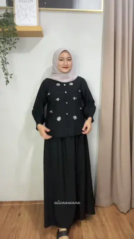 Clara Set Rok Polo Linen🌟 yang dipakai warna Black #outfitinspiration #setelanrok #onesetwanita #onesetoutfit #onesetkekinian 