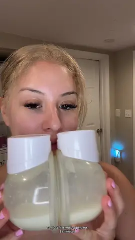 #oversupply #oversupplymom #exclusivelypumping #pumpingmom #milkpouring 