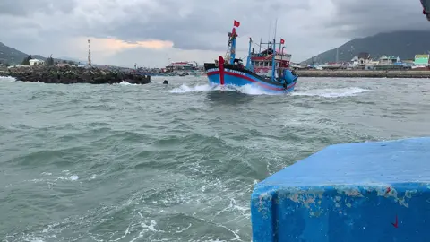Đả đi con thuyền lớn phải gập cơn sống lớn🌊🌊#QuốcThư#danbien85NinhThuan 