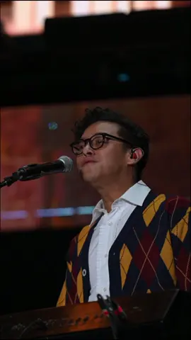 it is an honor and pride for me to be able to collaborate with Om Iwan Fals. salute, legend 🫡 #ardhitopramono #iwanfals #bniloudfest #yangterlupakan #MusicOnStage 