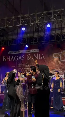 Yak se minta mentahan🤣@lely ganez  #amcgank #adella #viralvideo #dangdutkoplo #masukberanda #cakbadridnta #andikdi #fypシ゚viral 
