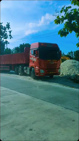 #fypシ゚viral #drivermudapunyacerita🤙🤙 #supirtrukindonesia🇮🇩 #drivermuda😎 #anaklaki2ku😘😘 #fypdonggggggg #supirtruck #fypシ #JelajahLiburan 