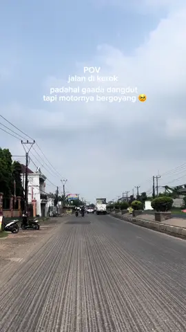 Apa cuma aku yg bawa motornya tegang tiap jalan kek gini? 😂 #jalanjalan #jalanjalantraveling #goyang #fypシ #xyzbca #4u #foryou 