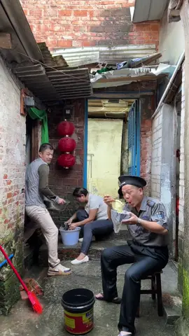 #Next door neighbor's bucket of water  Create laughter every day#น้ำหนึ่งถังของเพื่อนบ้านที่อยู่ติดกัน สร้างเสียงหัวเราะได้ทุกวัน