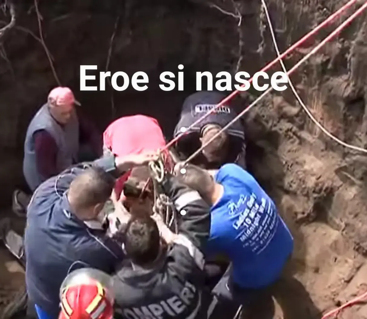 Eroe si nasce. Il giovane quattordicenne Cristian Marian Becheanu, stava tornando a casa da scuola quando venne interrotto da un trambusto proveniente da un giardino vicino. Decise allora di avvicinarsi e scoprì che un bambino di 3 anni era caduto accidentalmente in un pozzo e si trovava ad una profondità di 15 metri. Trascorse ormai 11 ore nei tentativi di salvare la vita al piccolo, non si sapeva più cosa fare, allora il giovane Cristian decise che la paura doveva fare spazio al coraggio e si offrì, visto il suo esile fisico di farsi calare in quei 15 metri di pozzo a testa in giù e recuperare il bambino di 3 anni. I pompieri dopo un attimo di sgomento decisero di farlo tentare, per cui dopo avergli fatto indossare un’imbracatura e una lampada frontale per farsi luce, iniziarono a calarlo nella profondità del pozzo. Cristian teneva le braccia in avanti, pronto per recuperare il bambino e tirarlo su con lui. E dopo poco tempo riemerse dal pozzo, con in braccio il piccolo. La gioia dei genitori e di tutti quelli si erano accalcati per sapere quello che stava succedendo fu incontenibile, ci furono risa, lacrime e abbracci. La vita del piccolo era salva, ma quella vita si doveva al 