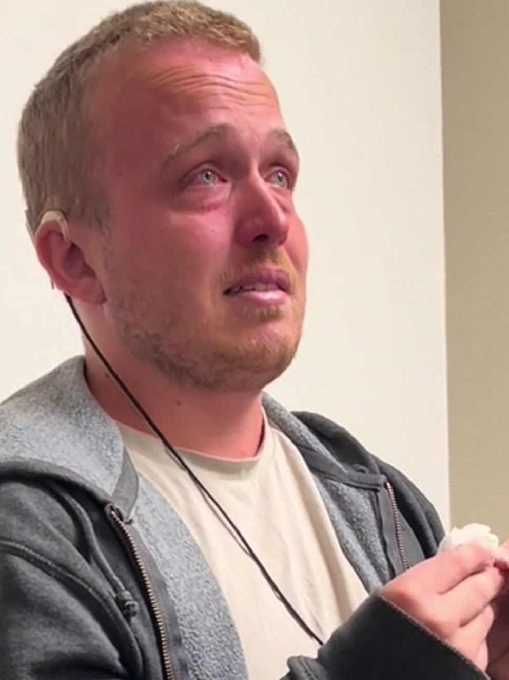 Watch this man hear for the first time 🥰 Get the tissues ready 😭 SWNS / Aric Hoffmann #heartwarming #heartfelt #heartwarming #pets #heartfelt #deaf #deaftiktok #manhears #deafawareness #deafcommunity