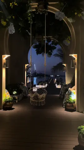 عطيته غلا حتى ماجاه من أهل بيته ❤️ #الشعب_الصيني_ماله_حل😂😂 #دبي 