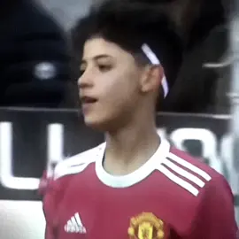 Cris a manchester united, le rouge lui va si bien ❤️❤️@Cris-jnr  #cristianoronaldo #cr7junior #cr7jnr #foryoupage #boyfriend #alnassr #videoviral #siuuuuuuuuu #cristianoronaldojunior 